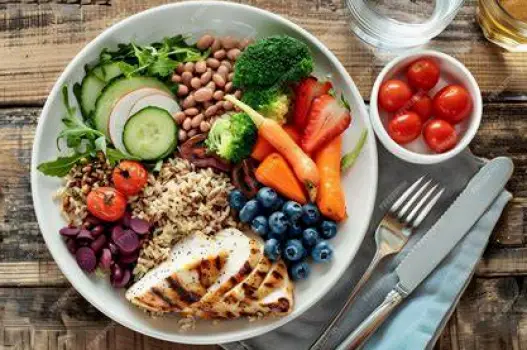 Colorful balanced meal with vegetables and whole grains